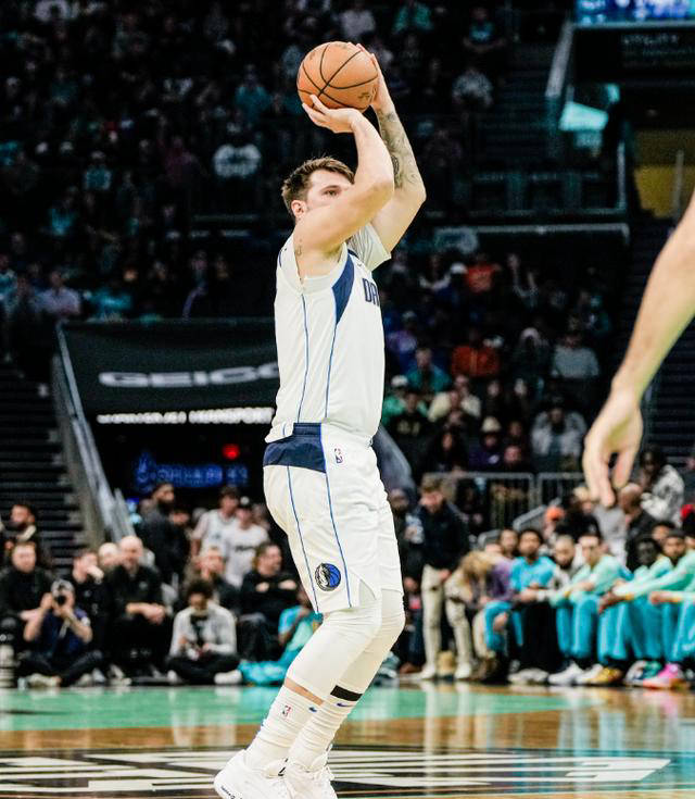 东契奇重要时刻战术调整，热火带队取胜！-ayx